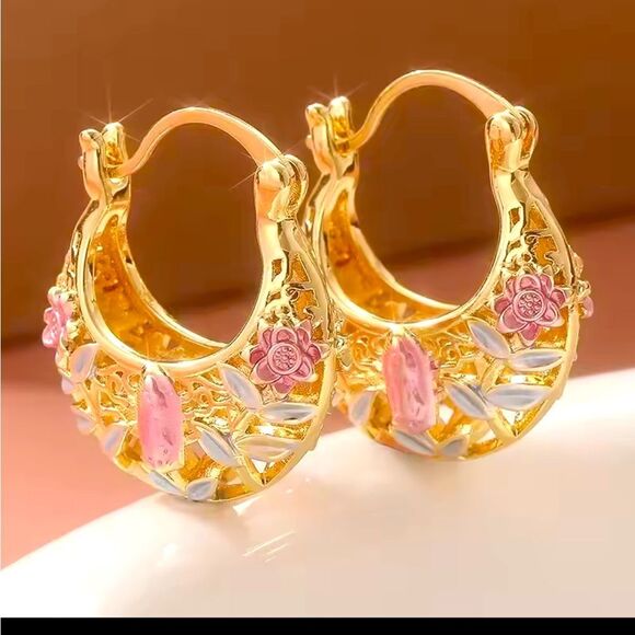Elegant Gold and Pink Floral Hoop Earrings NEW - Picture 2 of 5